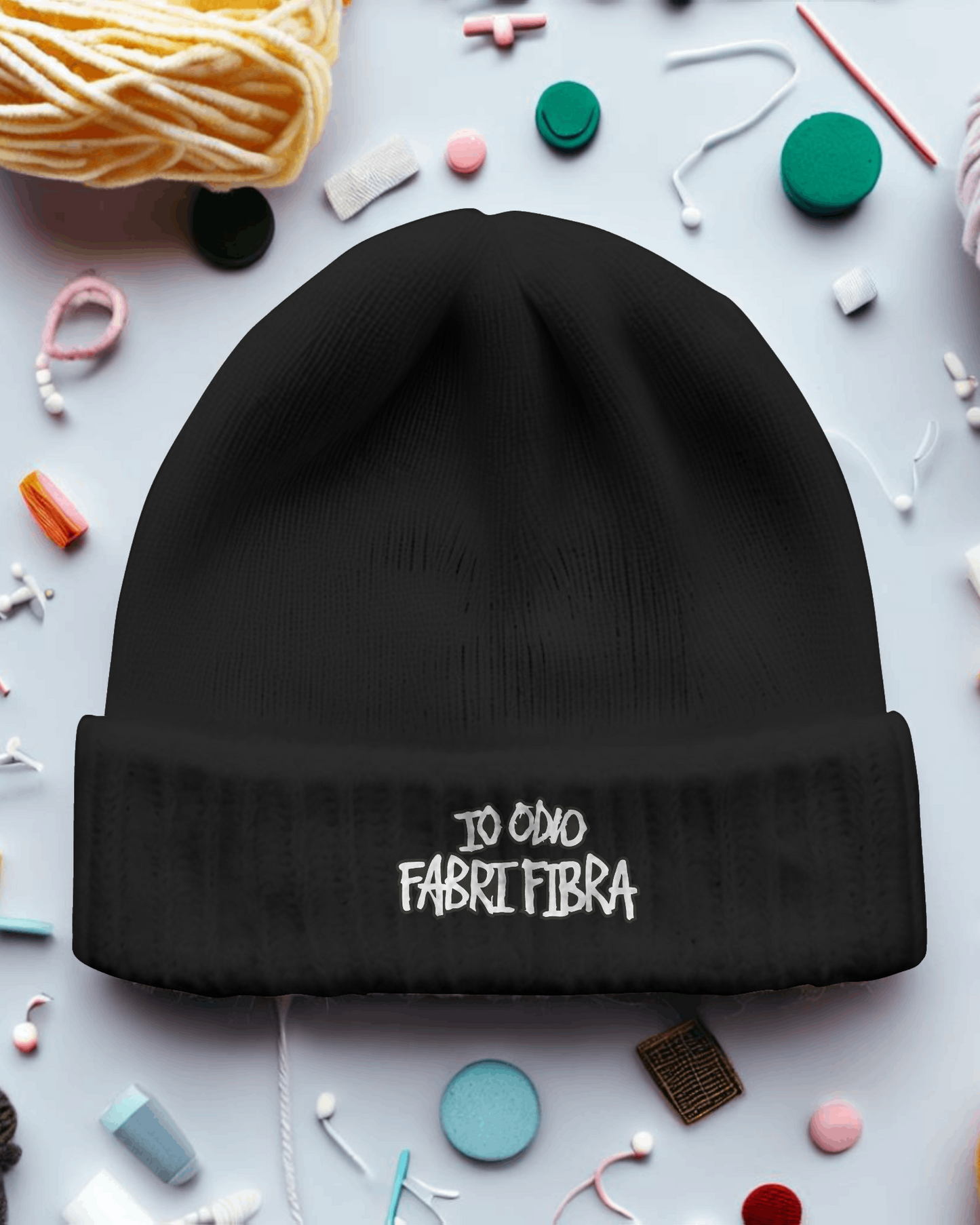 Cappellino invernale in maglia con stampa io odio fabri fibra