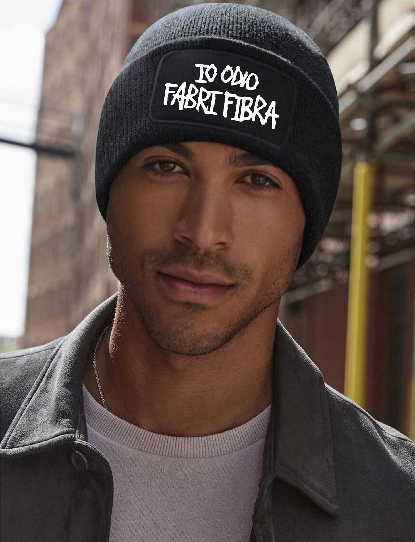 Cappellino invernale in maglia con stampa io odio fabri fibra