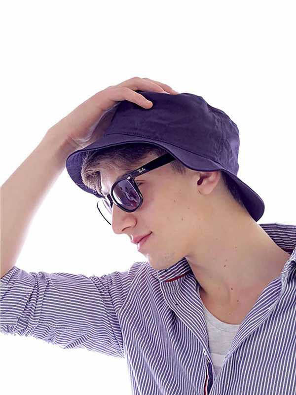 Cappello nero modello pescatore con stampa Ministero dell' Inferno